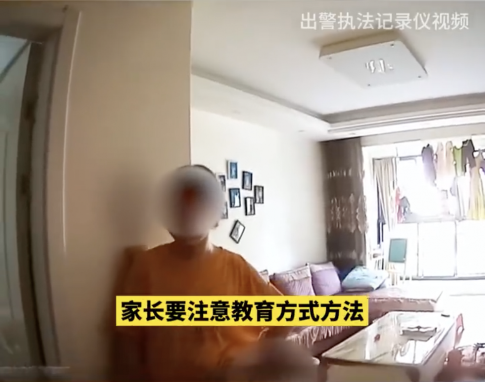 網民認為警員做法教壞細路。