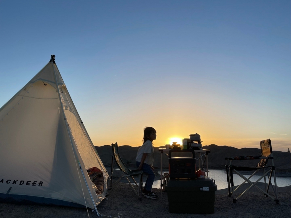 在水庫露營，看晨曦。
