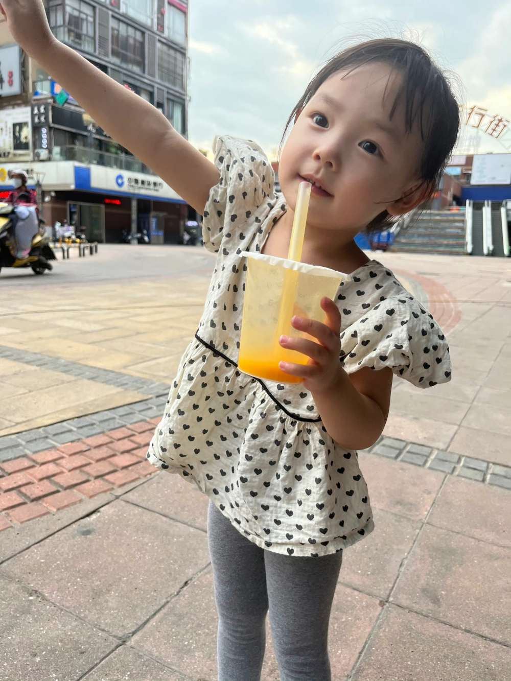 小陳希望女兒能上大學。