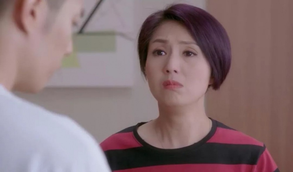 網民一面倒勸媽媽自己照顧小孩