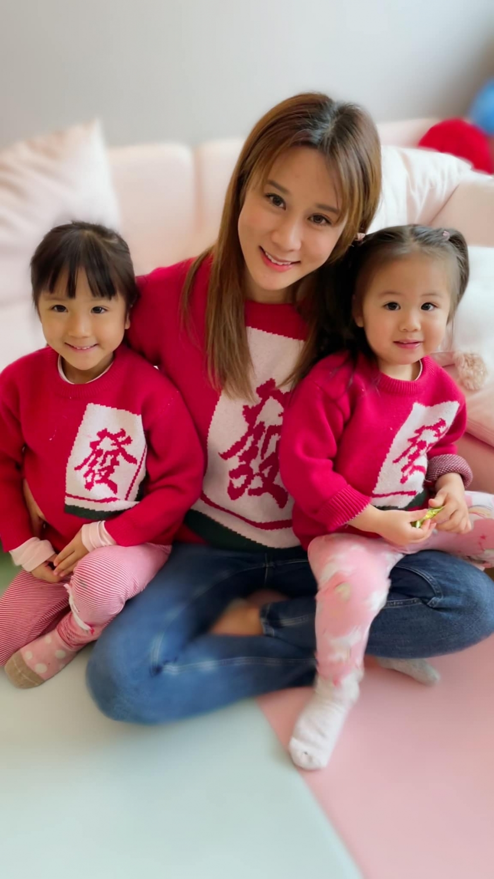 張嘉兒婚後誕下一對可愛女兒