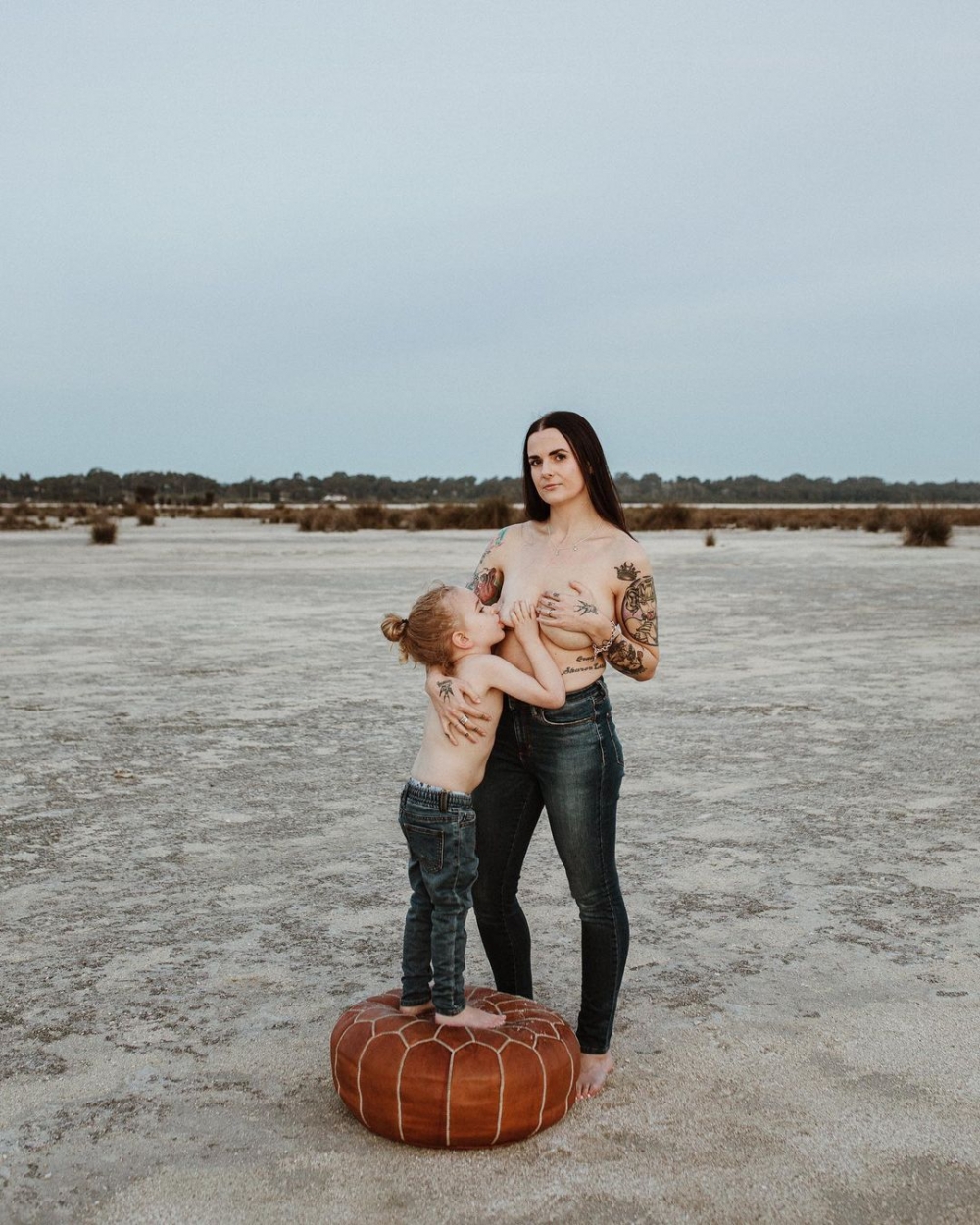 Lauren經常在網上發布餵哺相片，她透露這是為了讓其他還在堅持餵哺的媽媽感到不孤單。