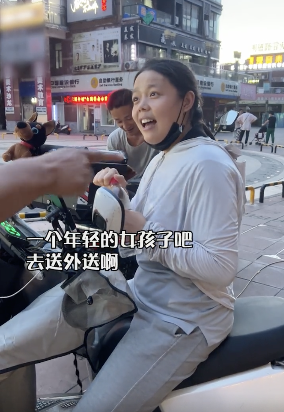 女孩因年輕外表受到博主關注，結果她表示已經有小孩。