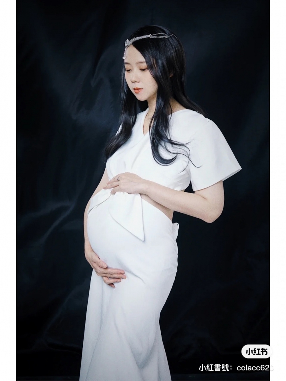 曾慕程曾經戴上假髮拍攝孕婦相。