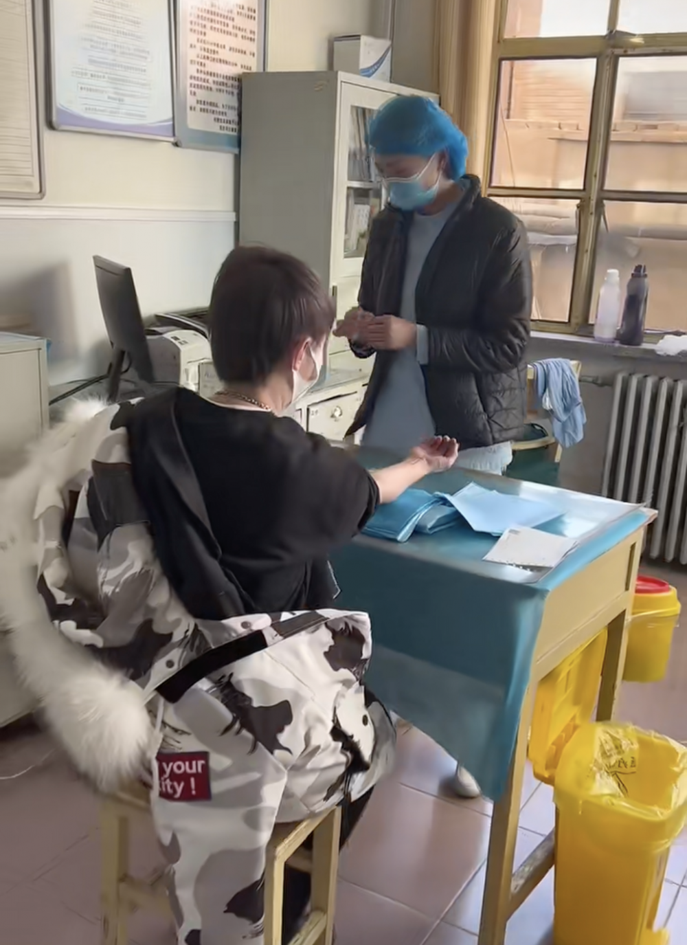 因為進行人工受孕，所以需要打針、抽血及吃藥。