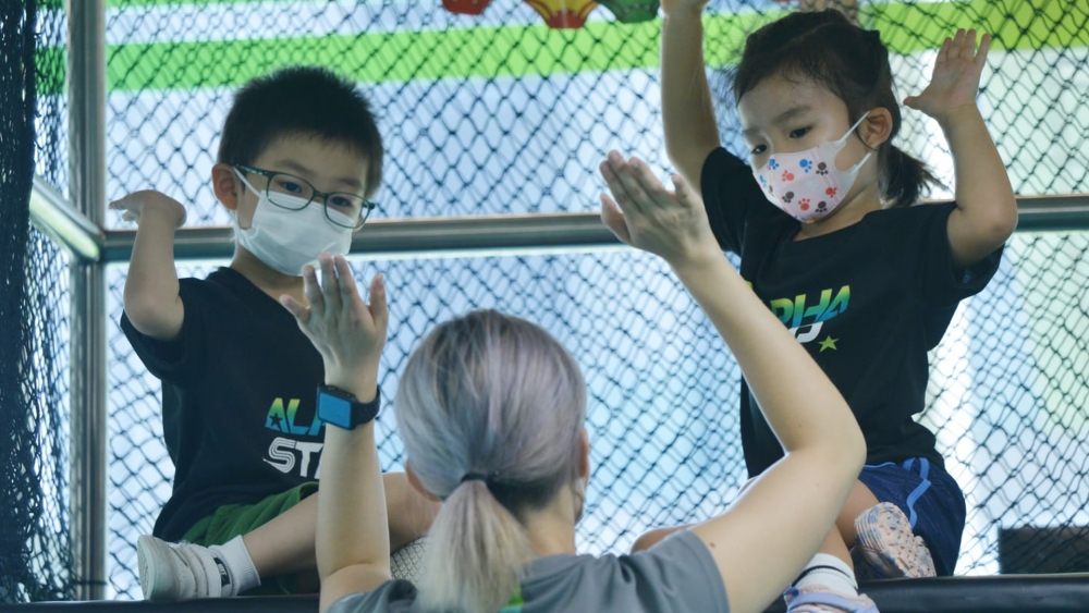 有教練陪伴，即使只有3歲的小朋友也能參與