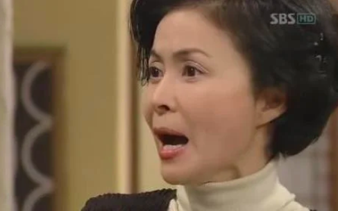 男友被母親掌摑一巴掌