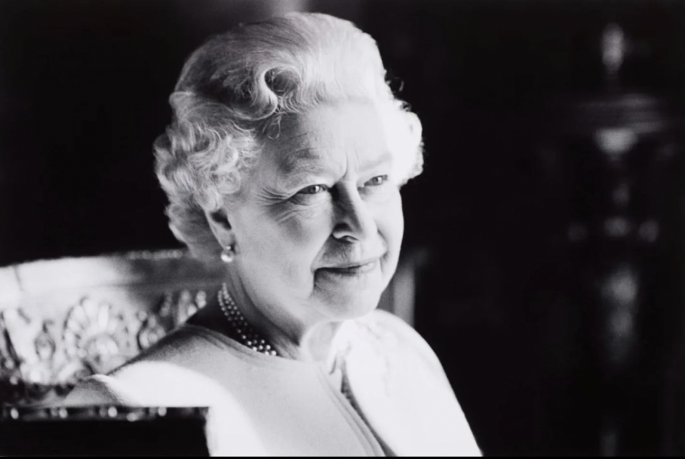 白金漢宮於英國時間8日發聲明，宣布英國女王伊莉莎白二世（Elizabeth II）安詳辭世，享年96歲。