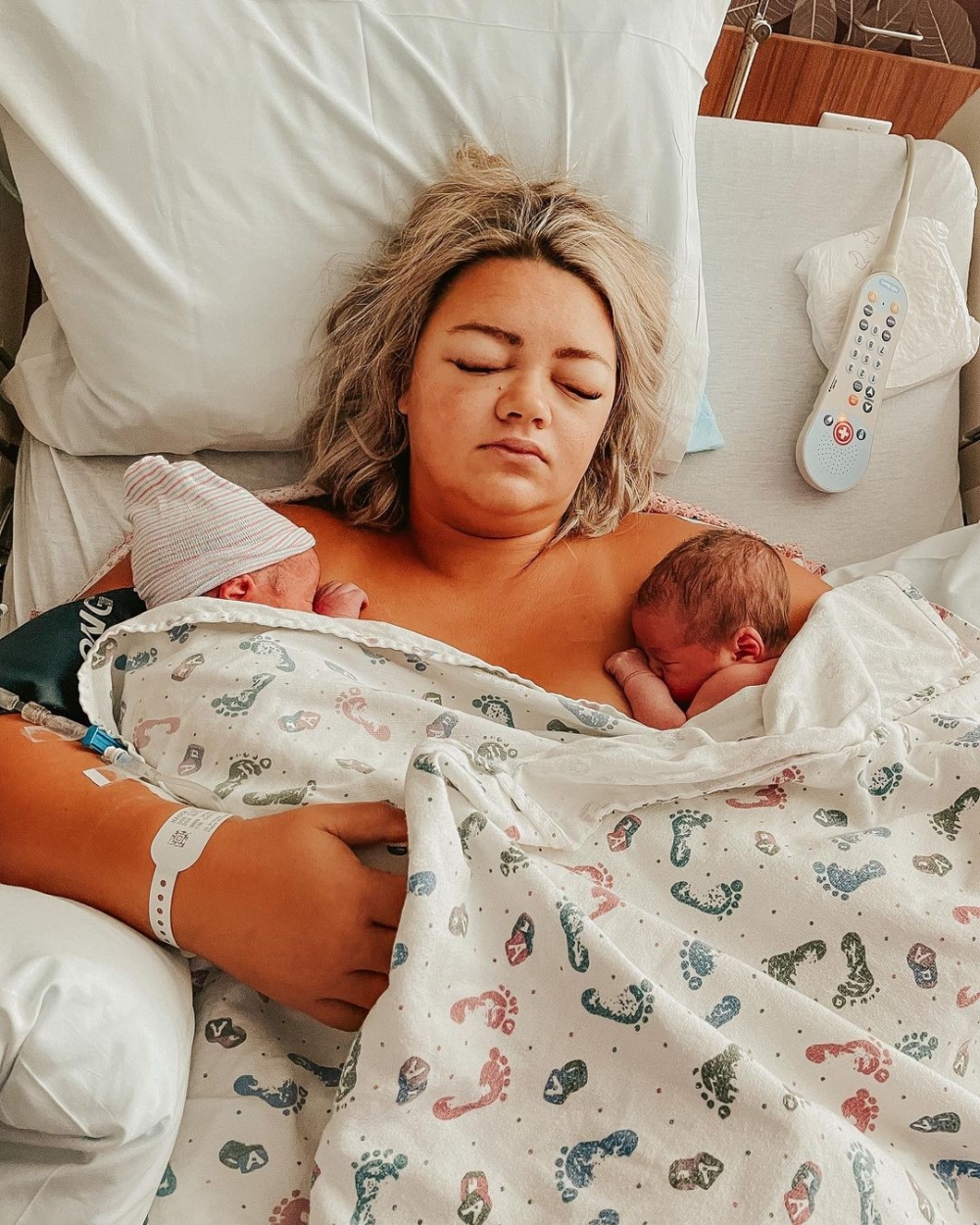 Cambria生完兒子後，不幸需要切除子宮保命，無法再懷孕。