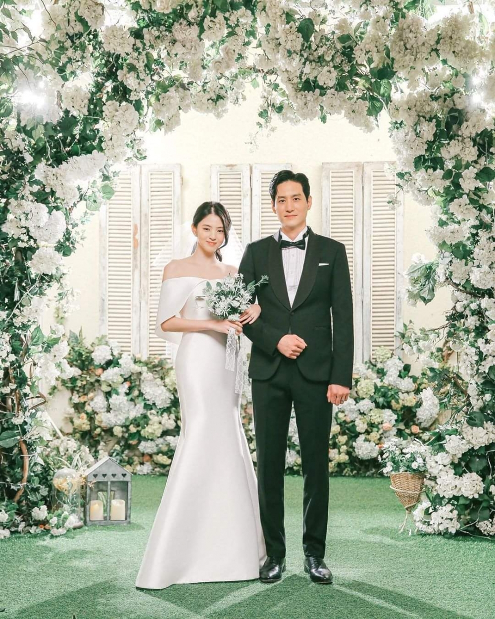 女子的大學同學三度結婚,邀請她參加婚禮。