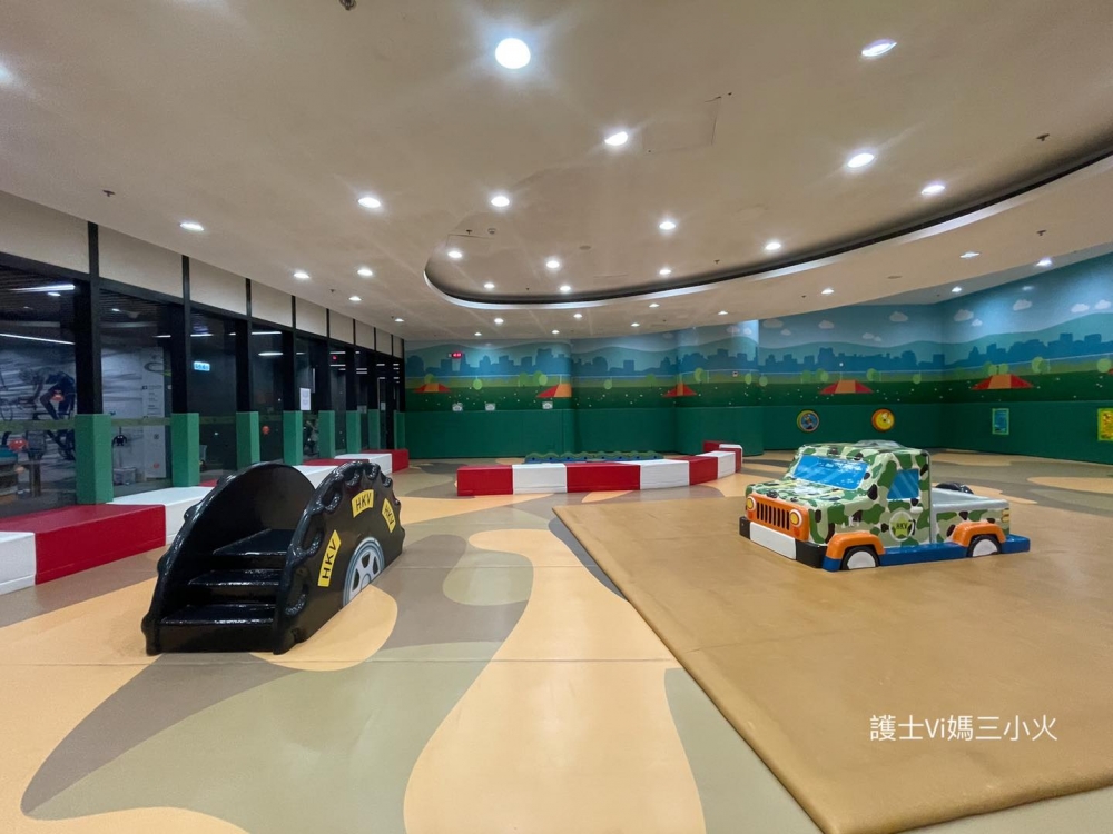 還有賽道、輪胎款式的攀爬設施。