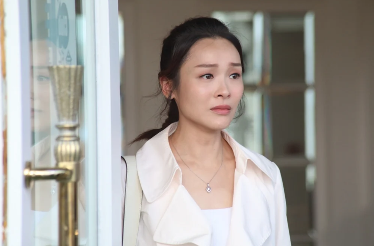 新娘的連環反擊，嚇得前女友立刻逃離現場