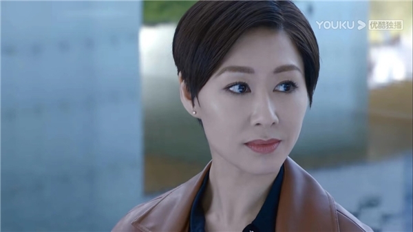 第一名是叫Nancy的女生，其平均工資為約292000港元