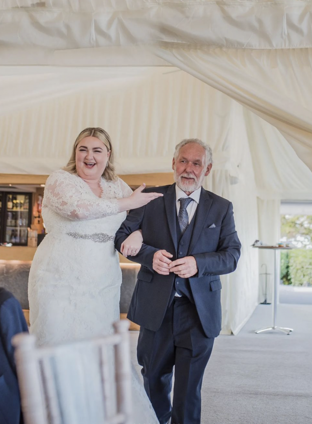 因攝影師的一句話，Kayley決定照舉行婚禮。