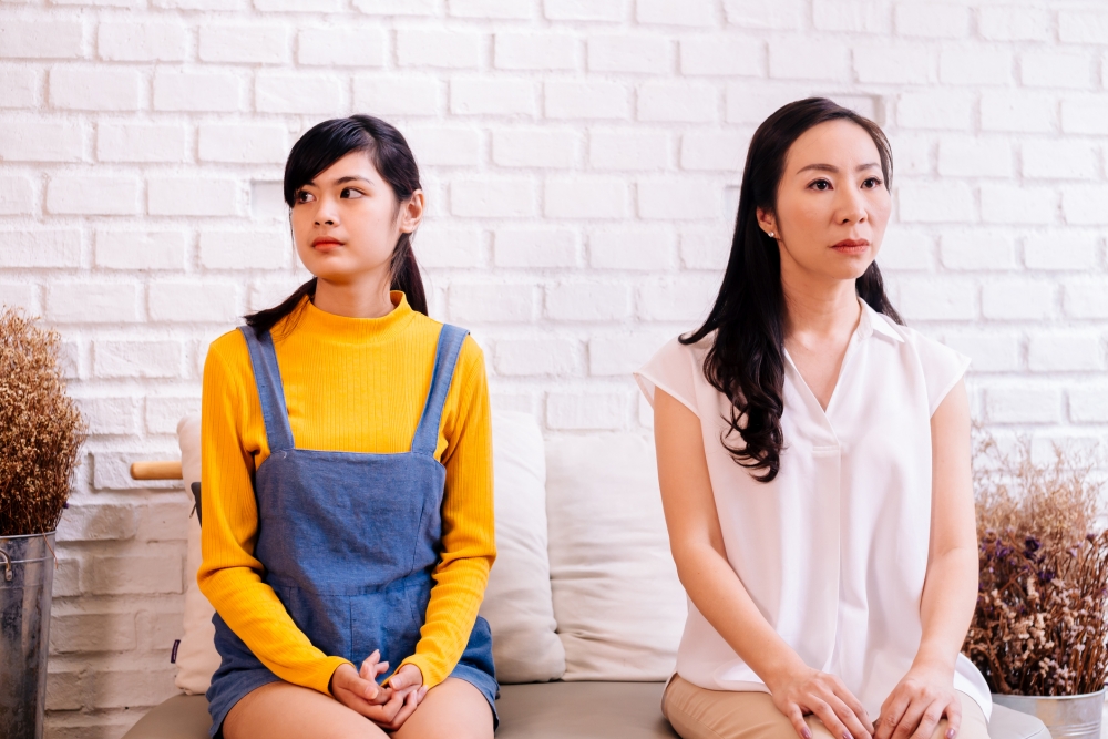 網民勸女生找專業人士幫忙開導媽媽。