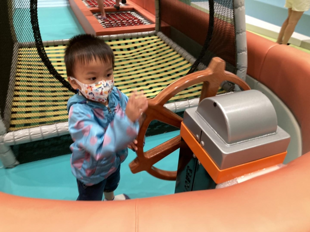 博主媽媽透露：「轉動船舵仲有船長講嘢添！」