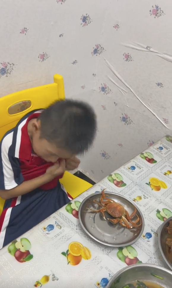 兒子邊哭邊回答「香的味道」