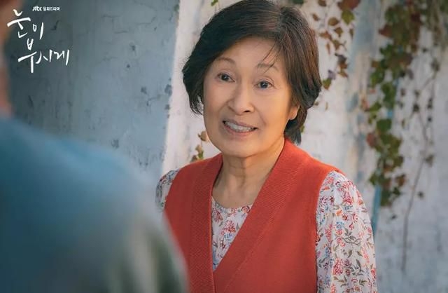 奶奶的姓氏十分特別,且快要絕跡