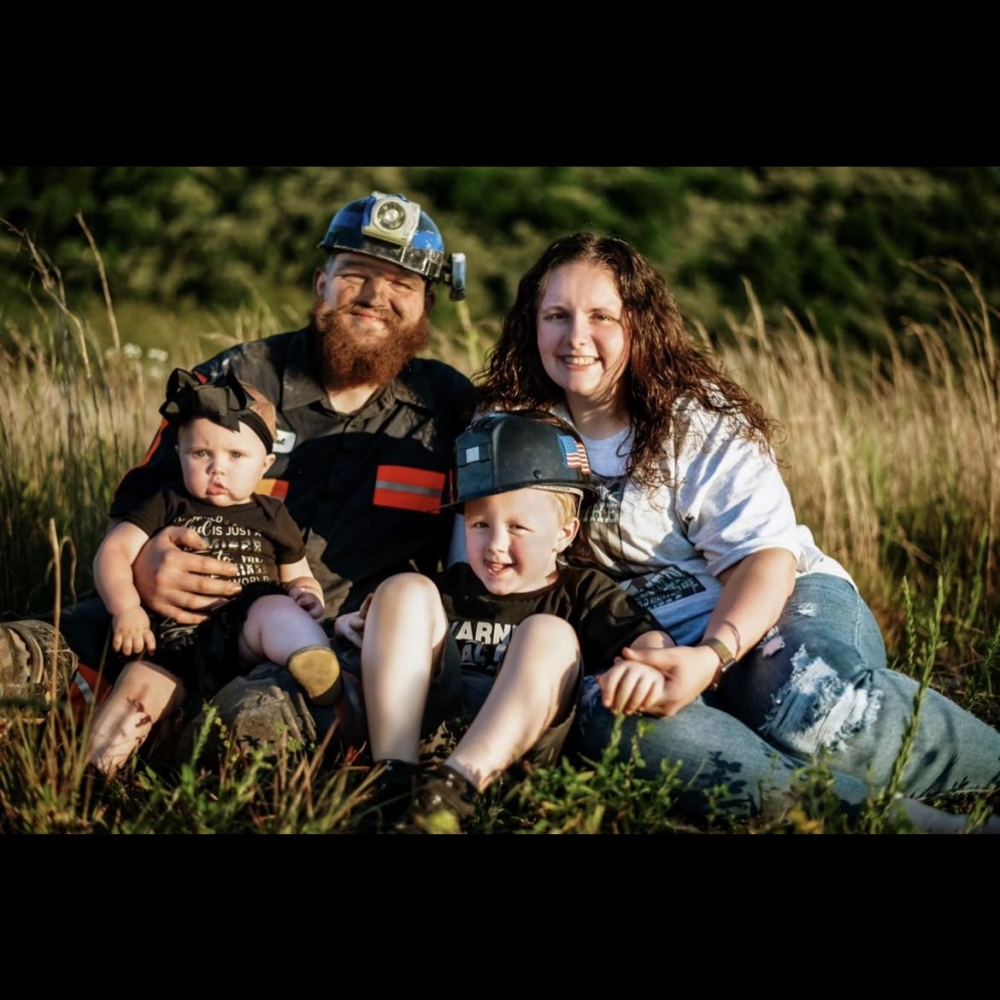 Michael McGuire和妻子育有2名兒子。