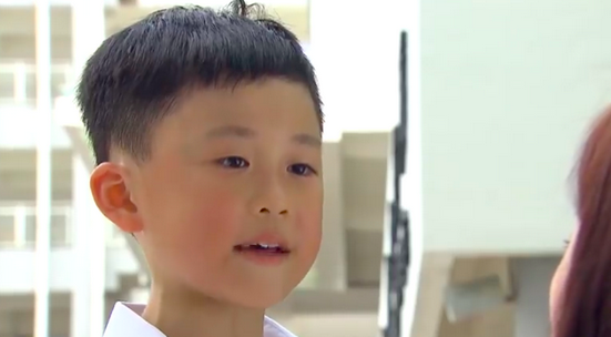 兒子反應快速，一秒意識到真相