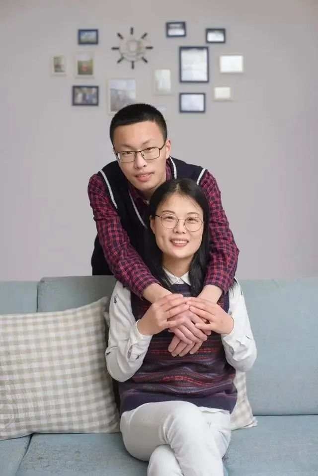 兒子得知媽媽和自己同個校區後感到緊張，媽媽則表示不會去「騷擾」他。