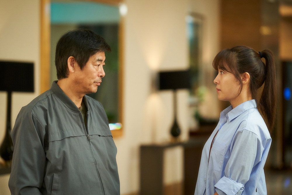 爸爸眼看女兒體重上漲，於是用消費券下單了減肥代餐。