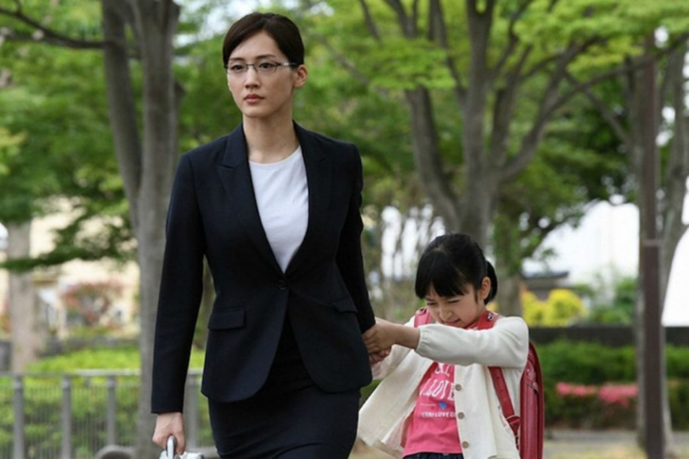 姐姐認為繼女是「不一樣」，稱幾乎不認識她。