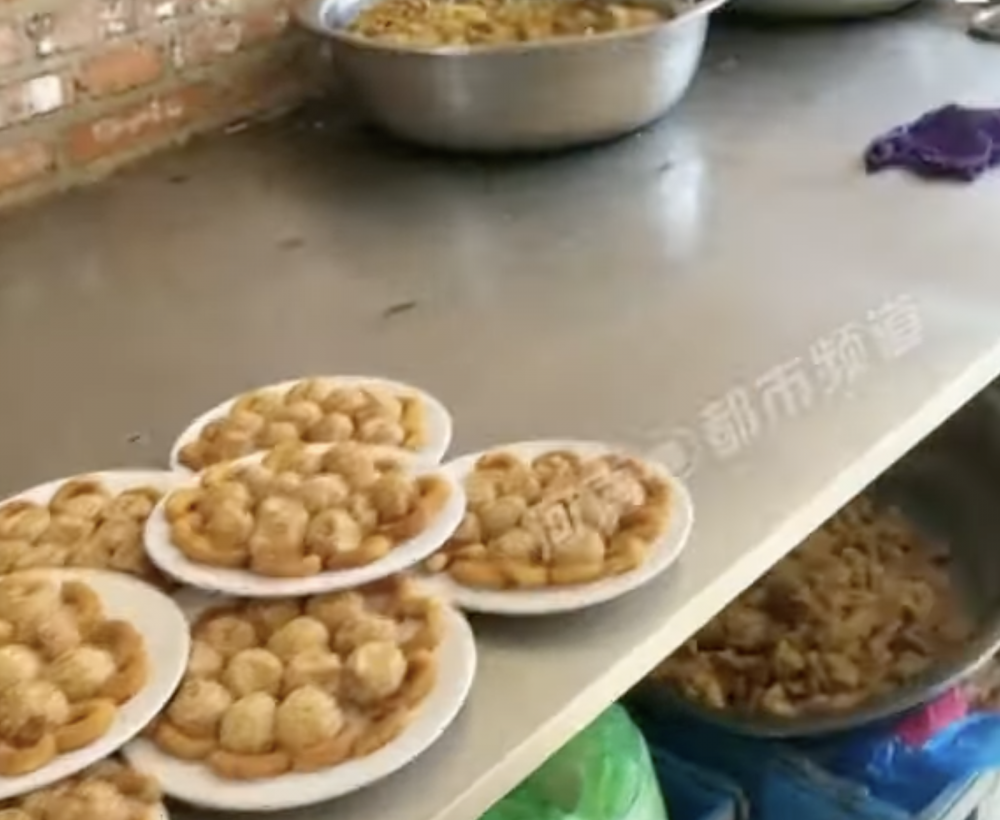 枱上放有婚宴餸菜