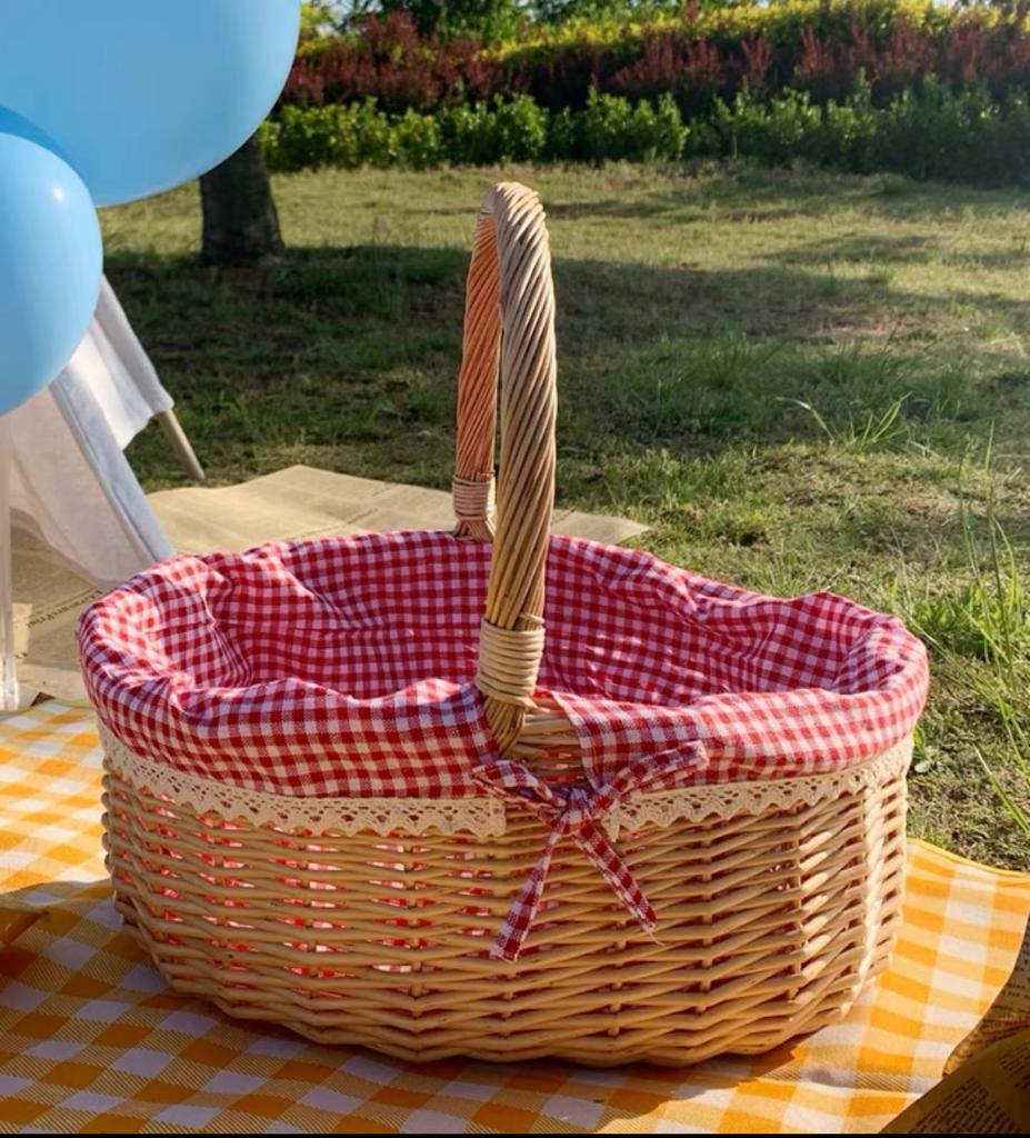 提供天幕、桌子、野餐墊、野餐籃、餐具等用品