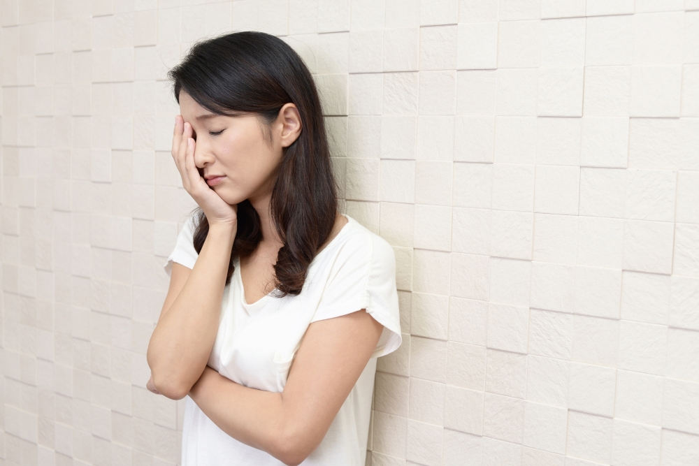 老公的醫藥費花光家中積蓄,女子不得不外出工作。