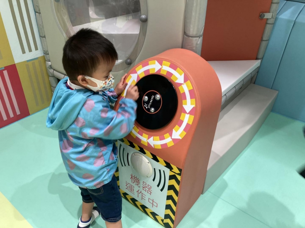 場內多處都有轉轉音樂盤，轉一轉就有音樂播放，小朋友非常喜歡。