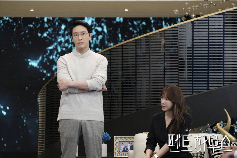 老公揭發老婆偷食前度，即刻離婚。