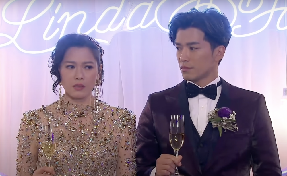 新娘認為司儀應該拒絕新郎的邀請。