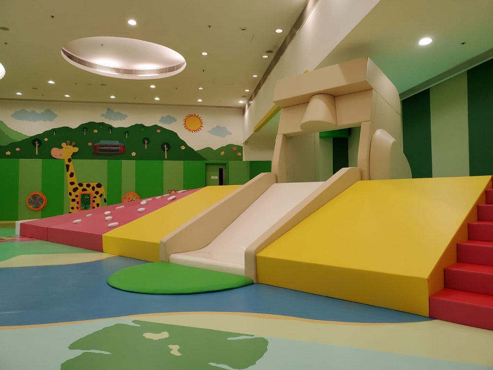 圓洲角體育館兒童遊戲室以森林為設計主題。