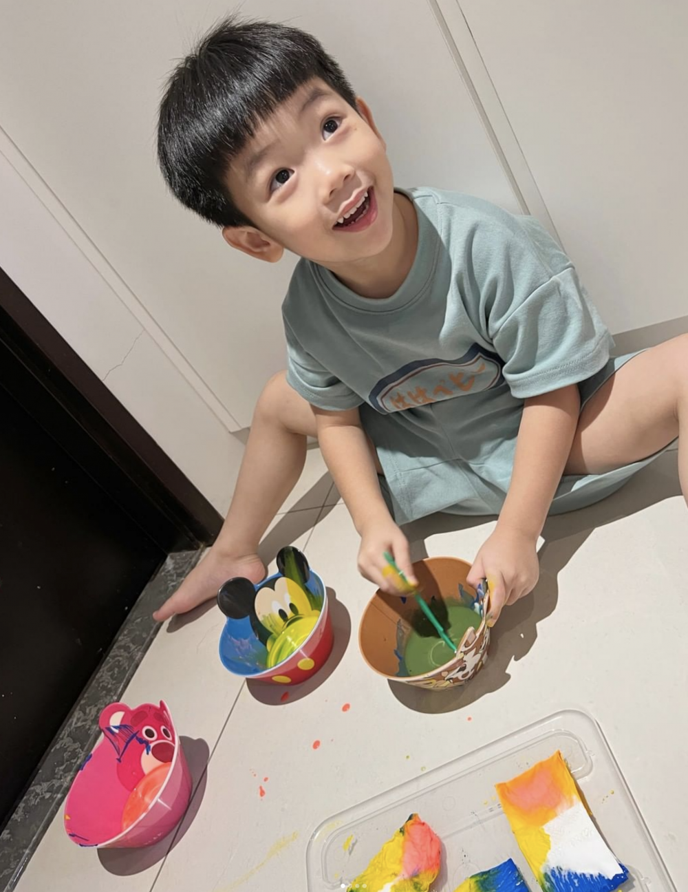 只要家長耐心陪伴,小朋友必可渡過初上學的適應期。