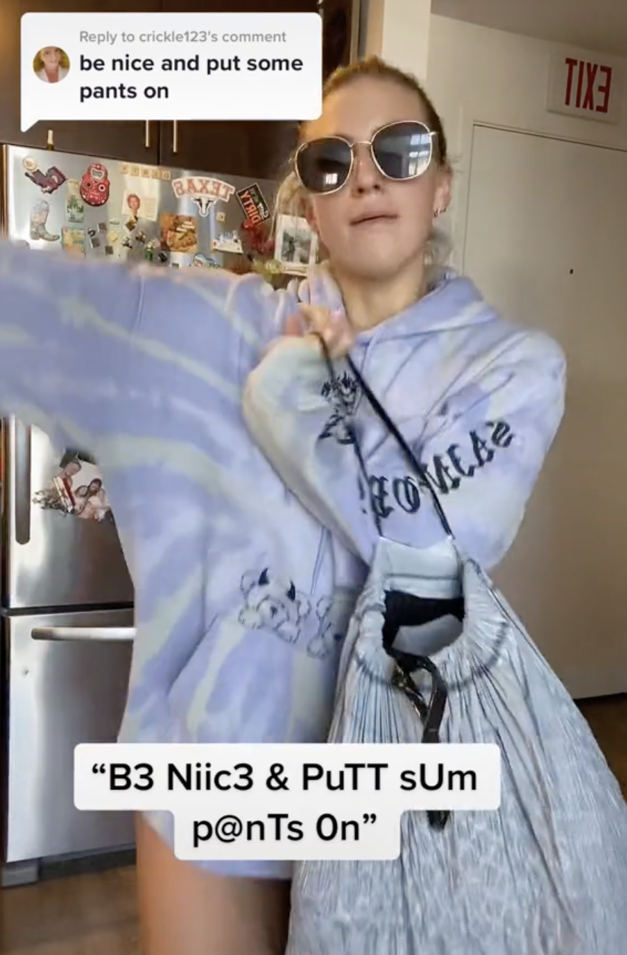 網民認為人妻應該要針對偷窺的老公，而非Emily。