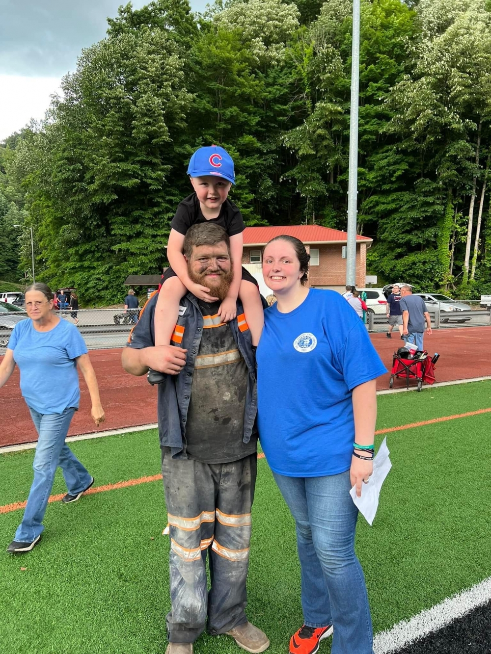 妻子稱讚丈夫是一名勤奮又謙遜的偉大父親，經常從工作抽身出席兒子人生中的重要場合。