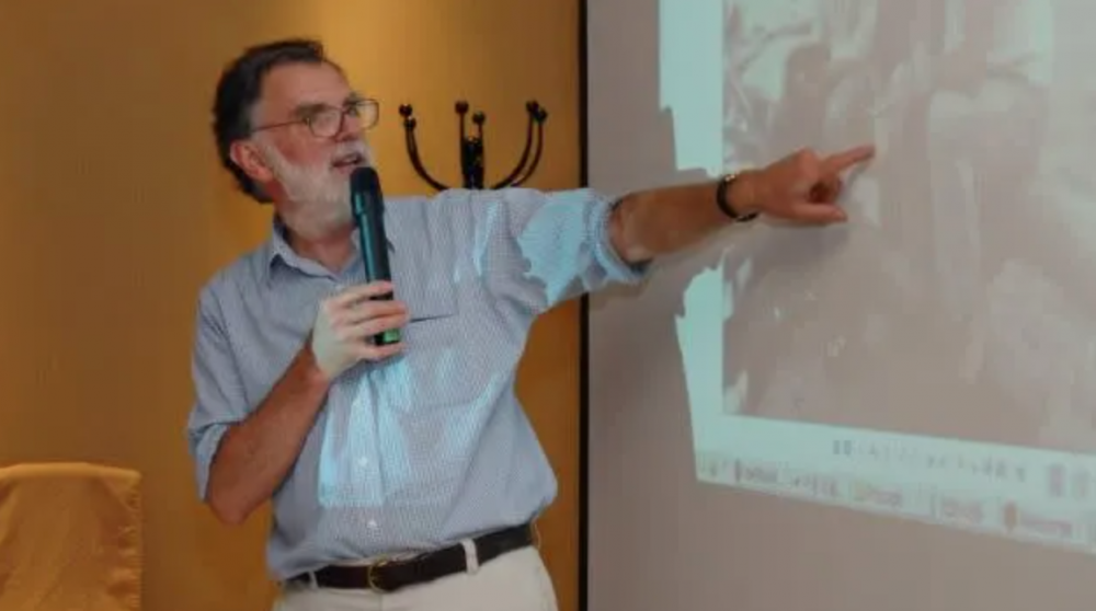 瓊斯擔心其他老師都會發生同類型事件。