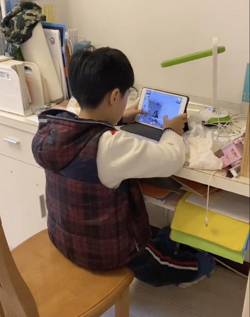 湖北武漢一名8歲男童只想打遊戲,因此休學一週。