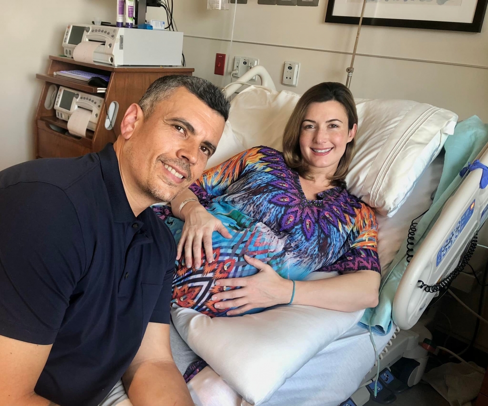 Gaby在懷孕34周時剖腹誕下四個小寶寶