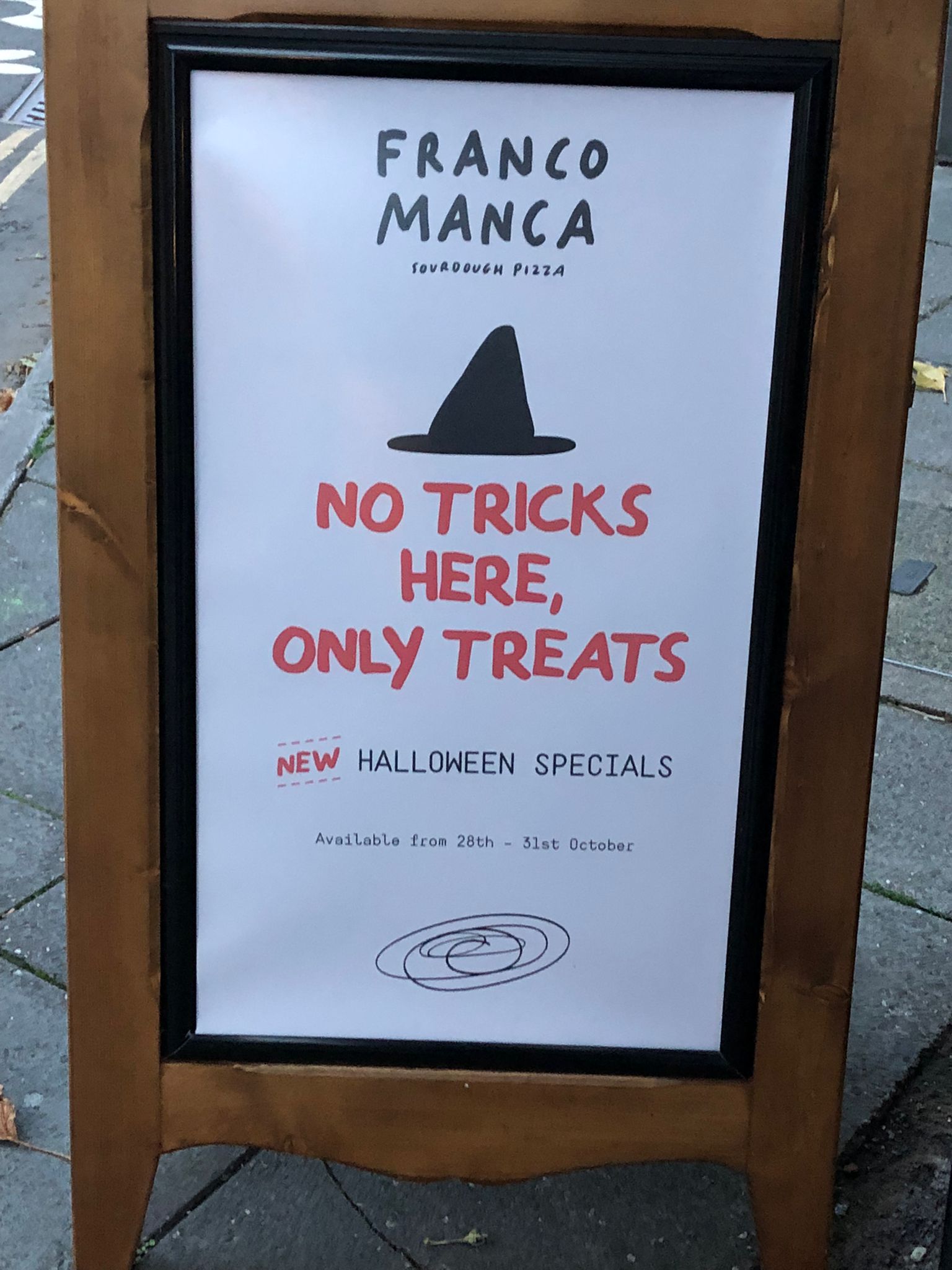 連鎖薄餅店都以萬聖節的Treat or Trick來做綽頭。