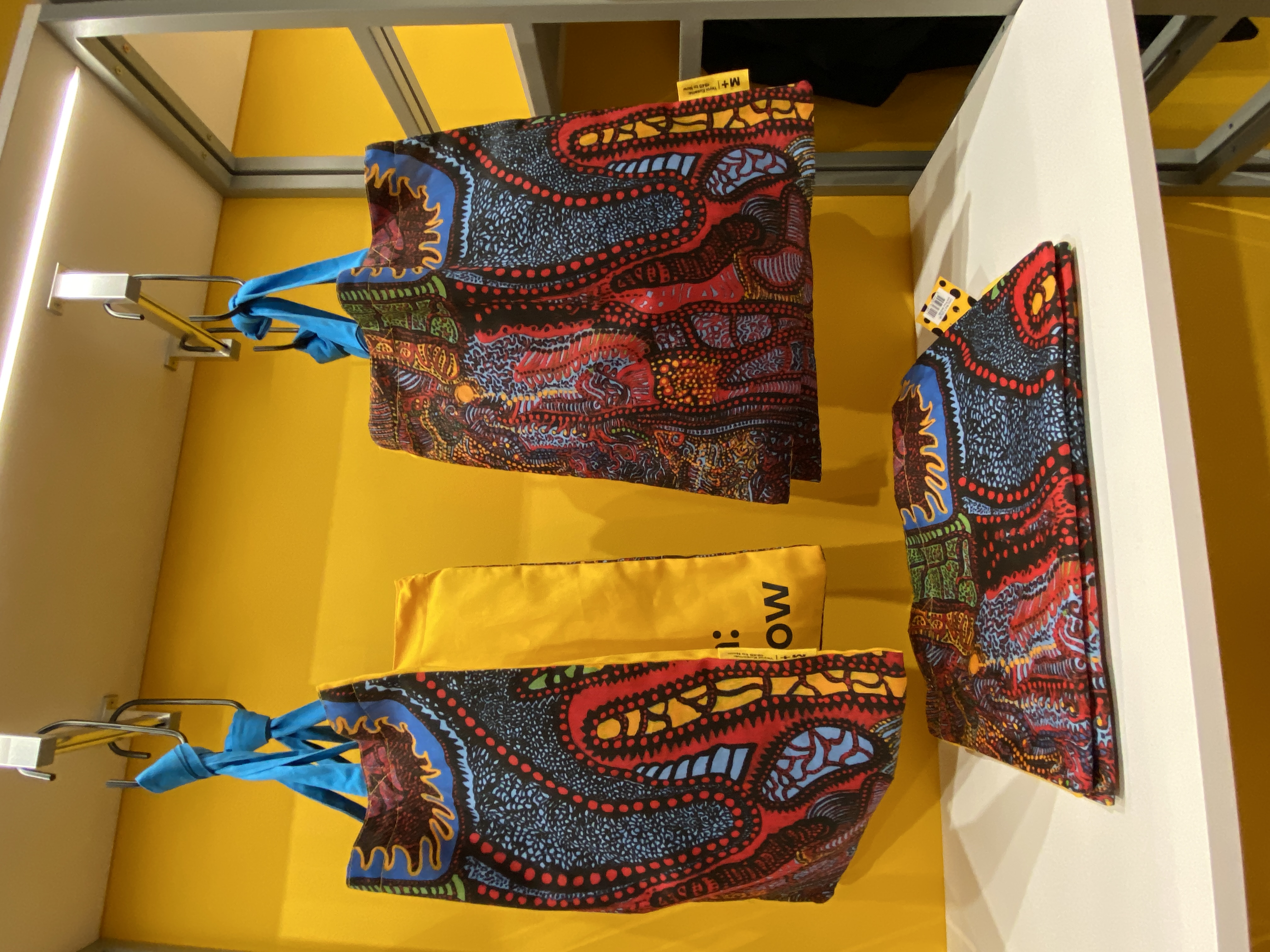 這些都是草間彌生的經典圖案，一看就知道是她了 !