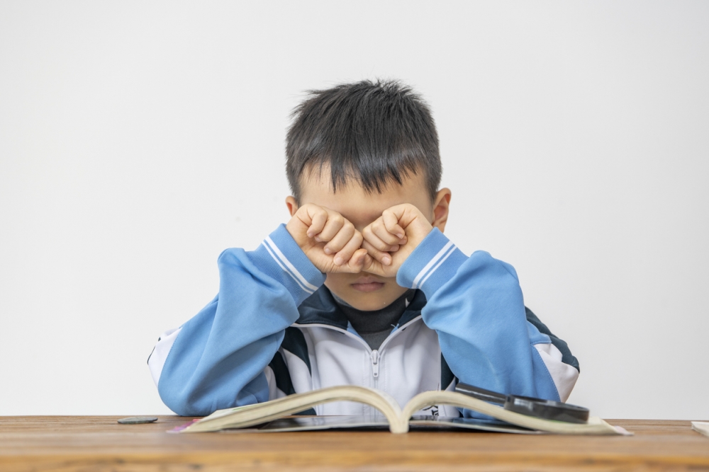 網友說長大後就會明白眼睛健康的重要。