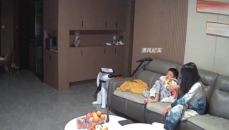 媽媽請他繼續看電視