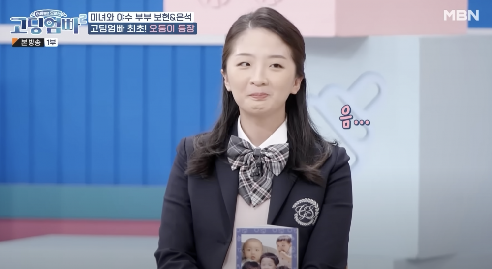 10年後，寶賢穿上制服，仍一臉稚氣