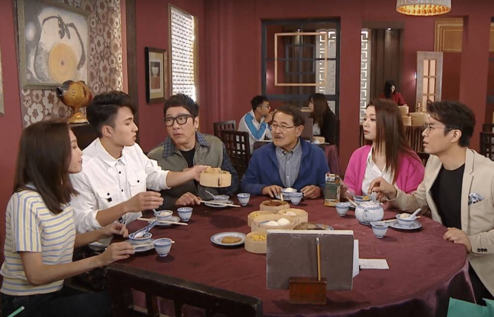 有網民分享前排在家庭聚會中，一名「港女」親戚常常挑三挑四