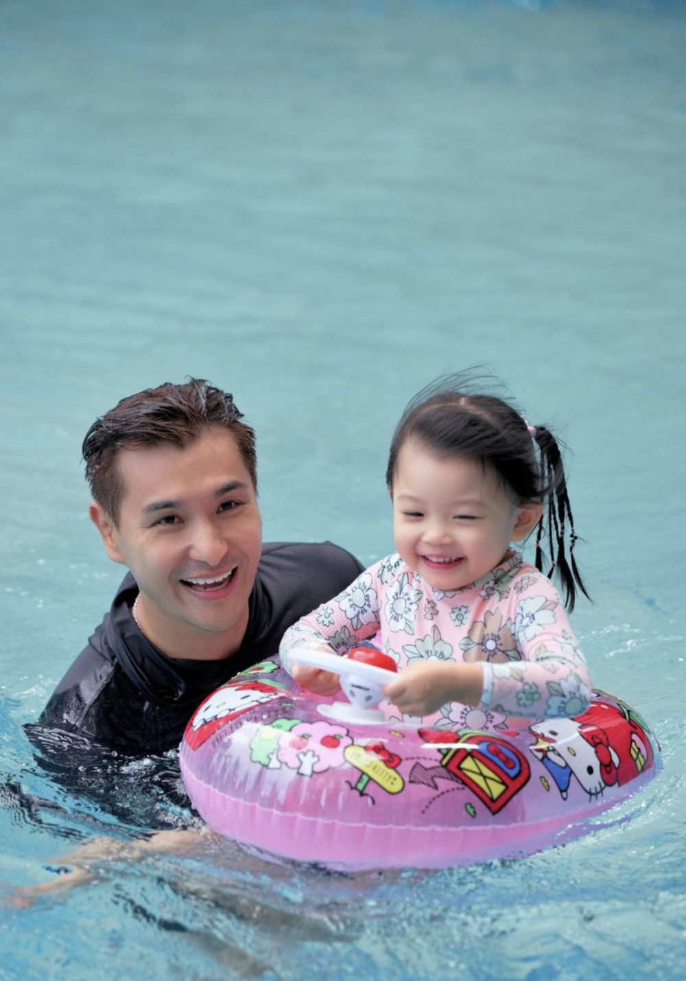 陳展鵬十分愛惜女兒小豬比。