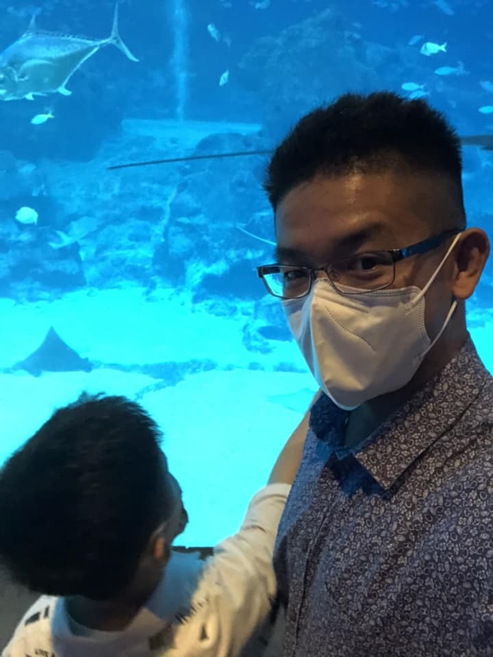 爸爸說兒子願望是成為海洋生物學家,但保護魚類對魚販來說並非考慮事項。