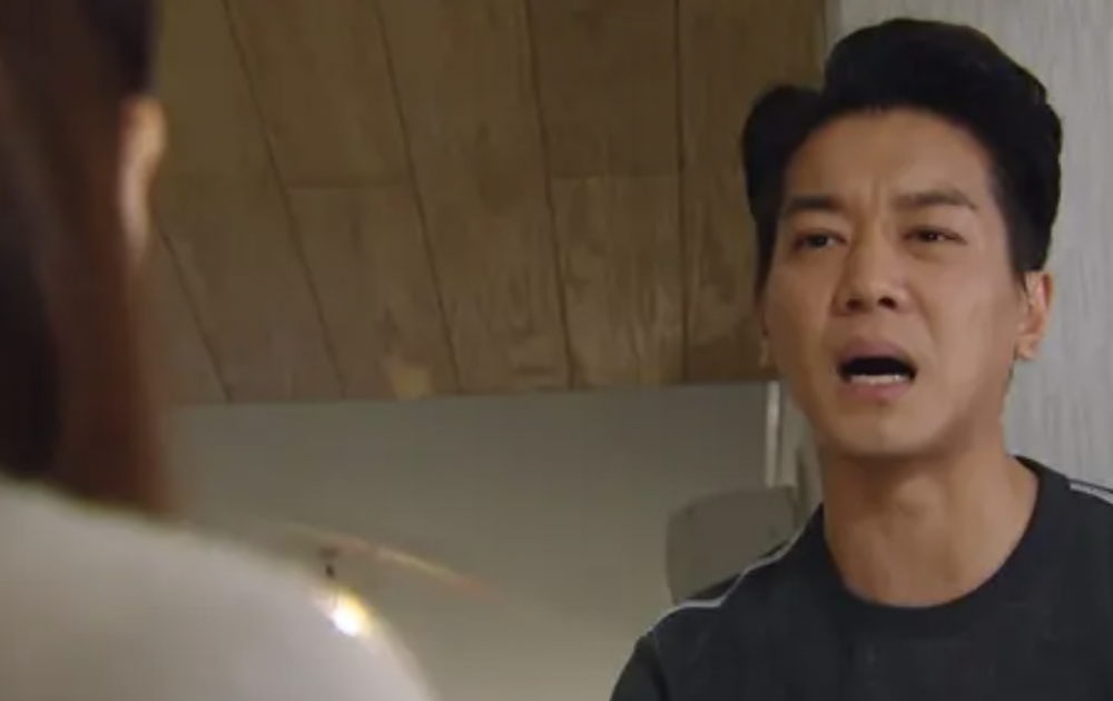 爸爸完全不滿意老師的做法