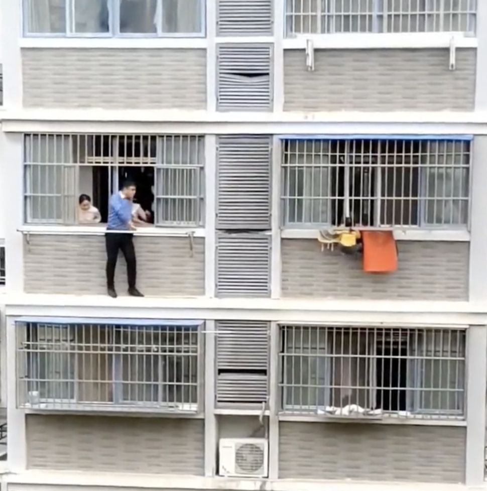 日前內地發生一宗女童頭卡防護窗意外事件,幸好獲得男子英勇解救。